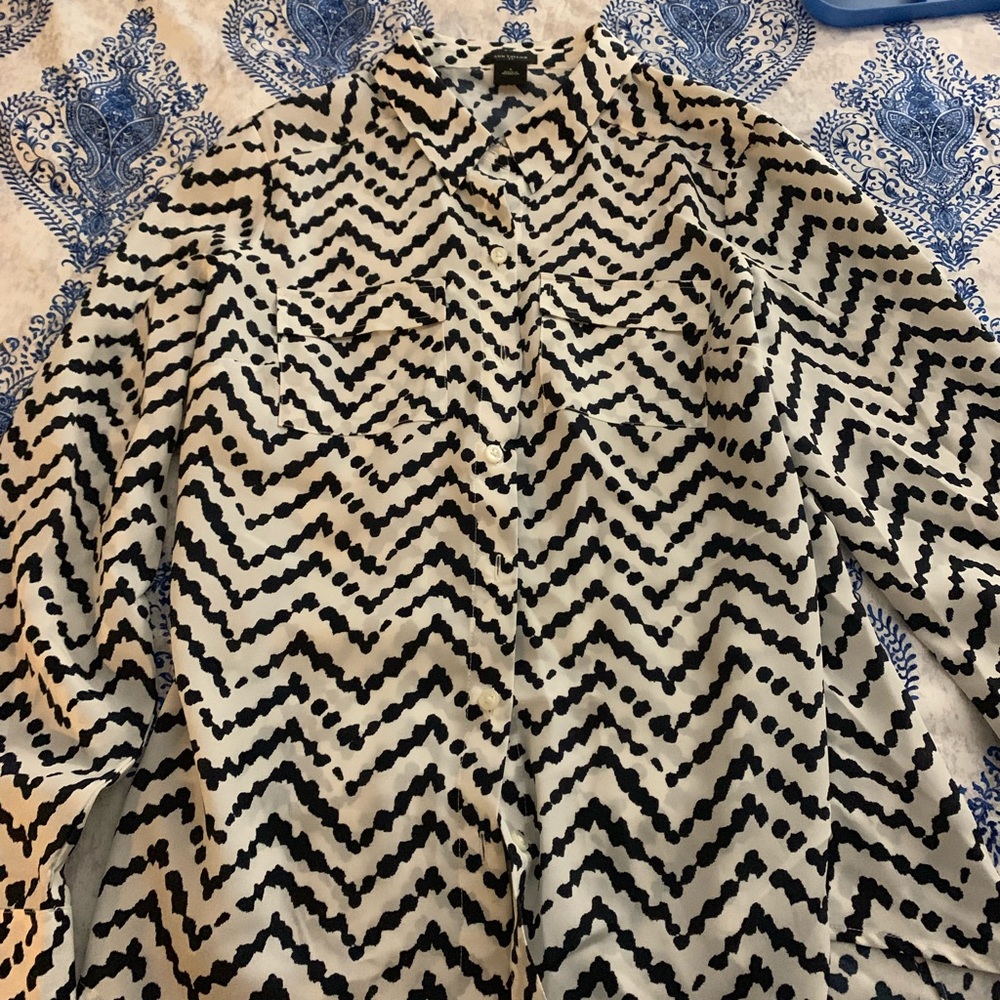 Women’s Ann Taylor black and white blouse sz 6